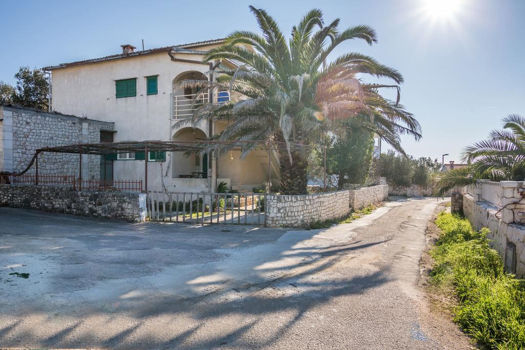 Apartment Srecko Vinisce Exterior foto