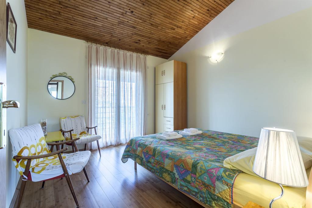 Apartment Srecko Vinisce Exterior foto