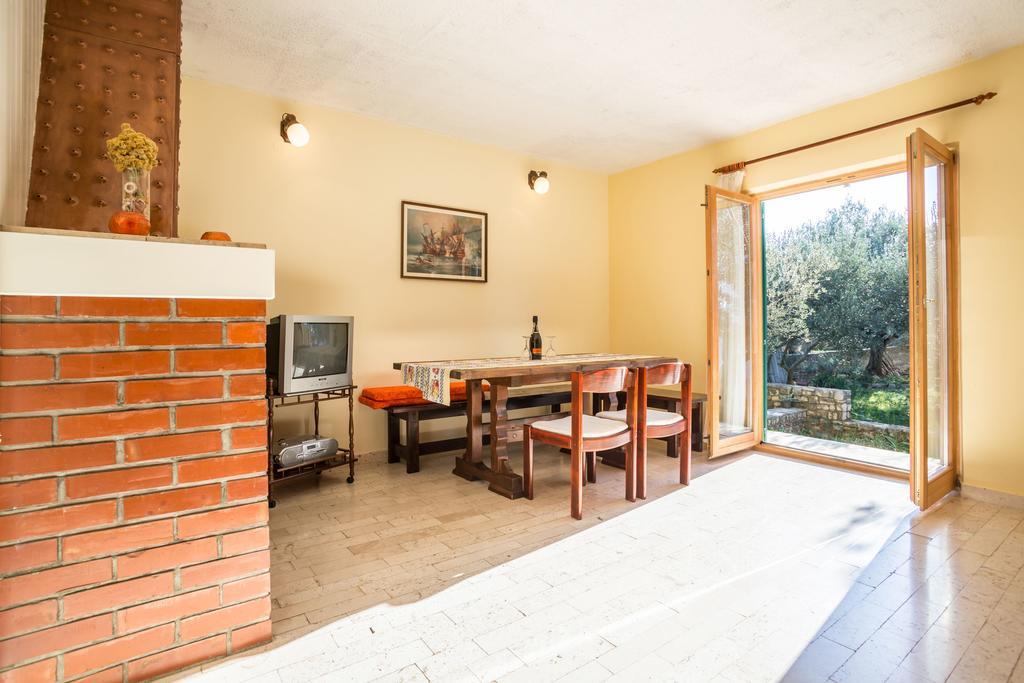 Apartment Srecko Vinisce Exterior foto