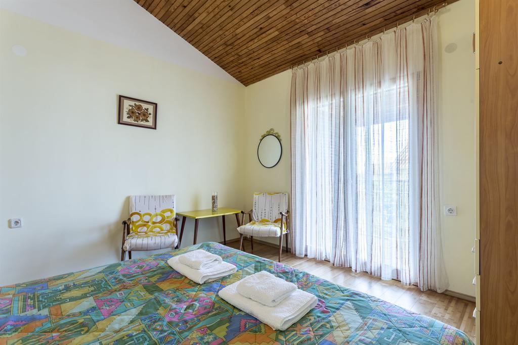 Apartment Srecko Vinisce Exterior foto