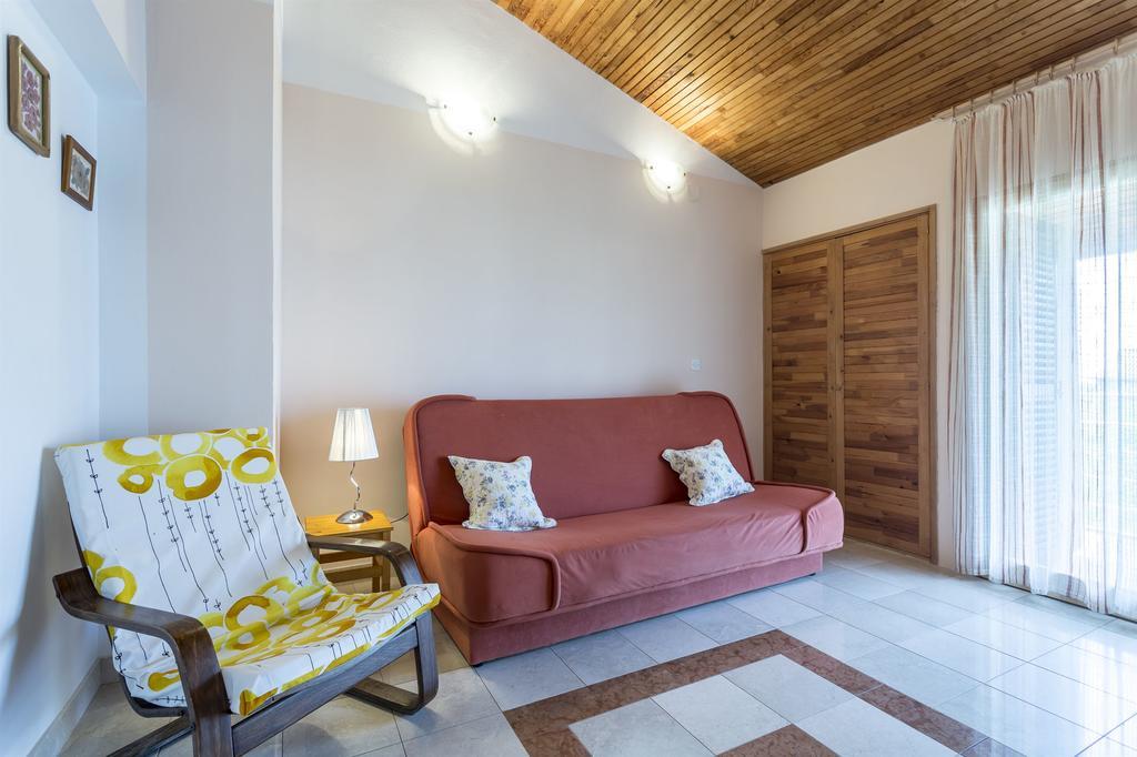 Apartment Srecko Vinisce Exterior foto