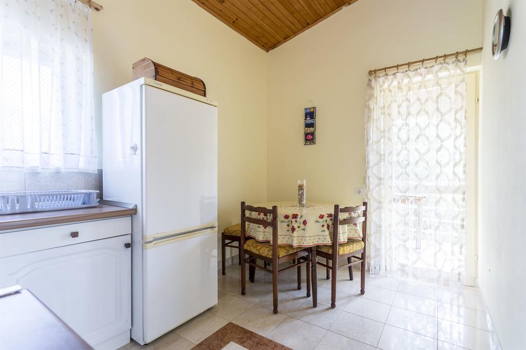 Apartment Srecko Vinisce Exterior foto