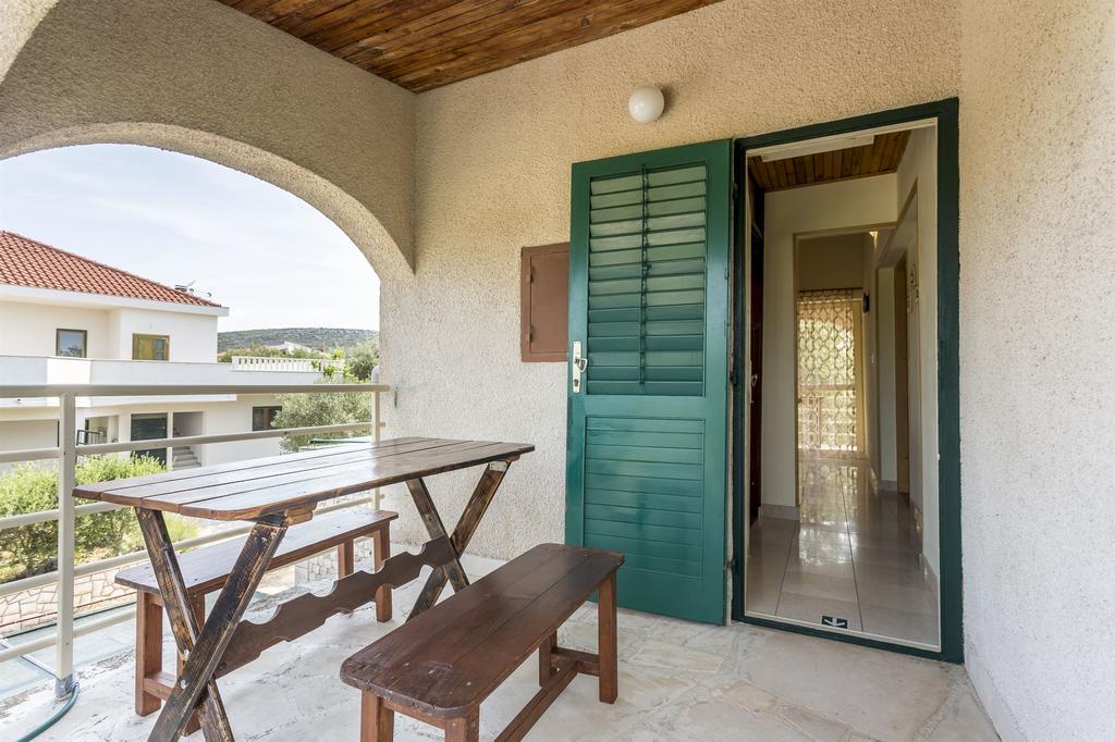 Apartment Srecko Vinisce Exterior foto